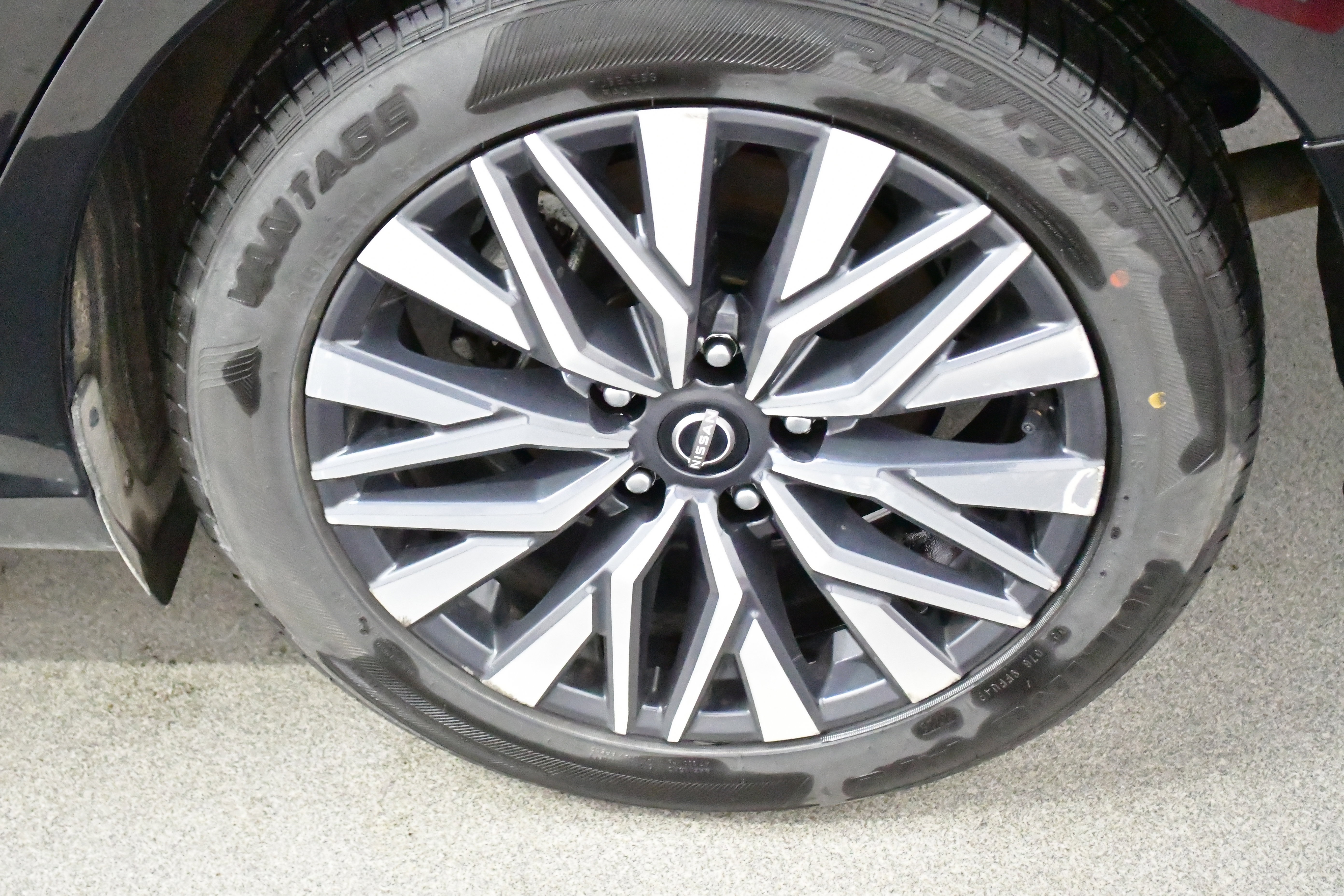 Used 2025 Nissan Altima 2.5 SV FWD image 35