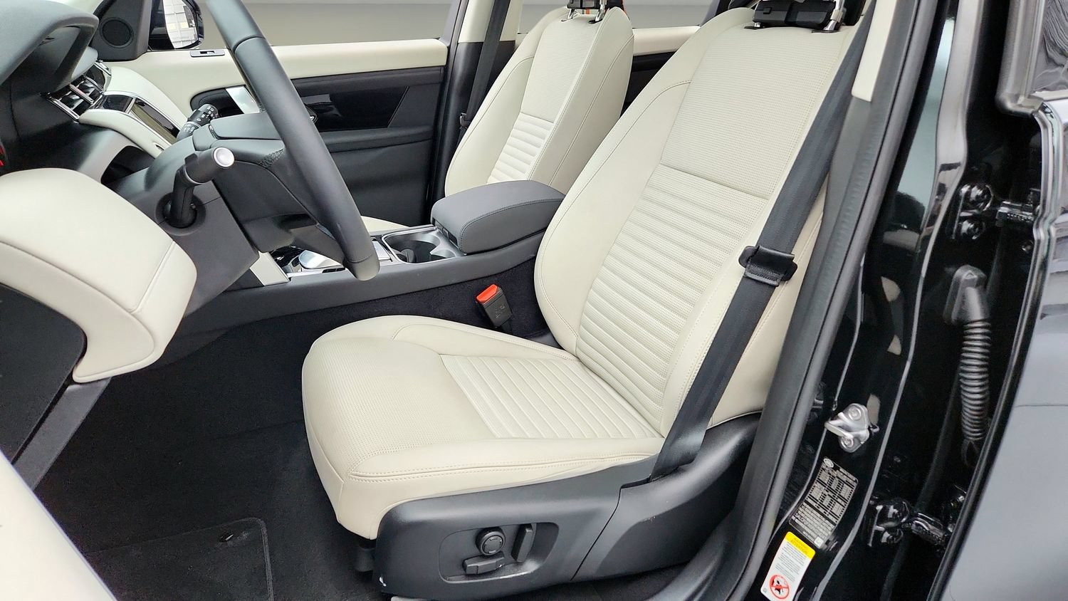 Used 2023 Land Rover Discovery Sport SE AWD/4WD image 14