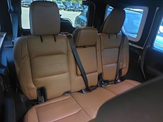 Used 2023 Jeep Wrangler Unlimited Sahara w/ Cold Weather Group AWD/4WD image 6