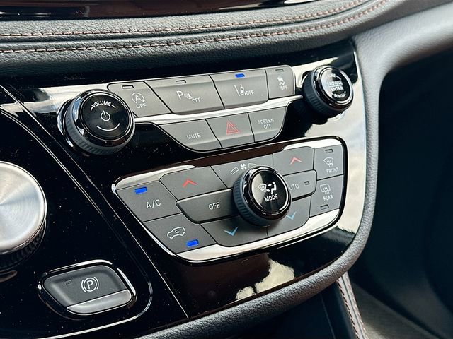 New 2026 Chrysler Pacifica Pinnacle image 11