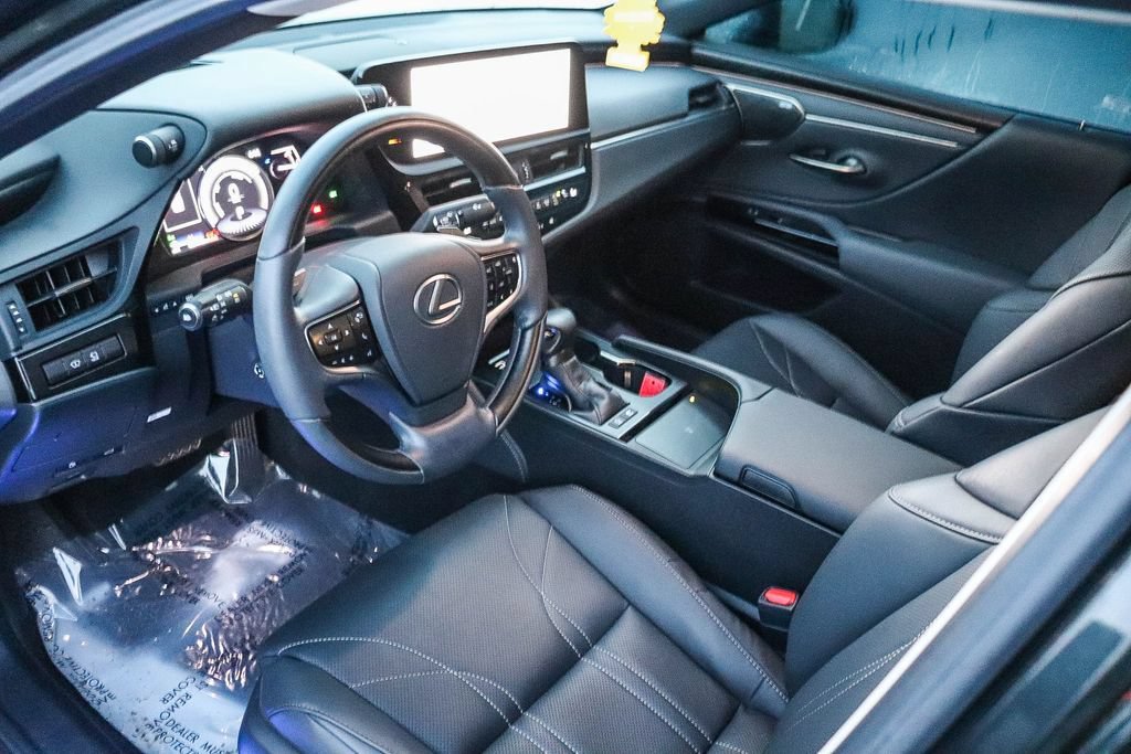 Used 2025 Lexus ES 300h w/ Luxury Package FWD image 22
