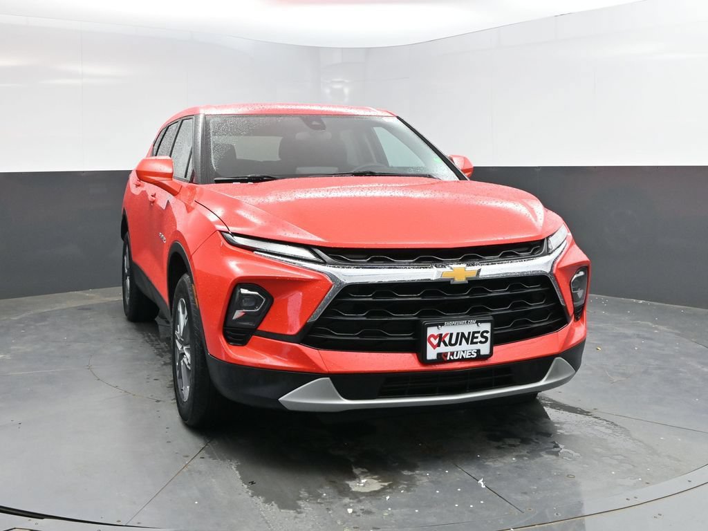 Used 2025 Chevrolet Blazer LT FWD image 4