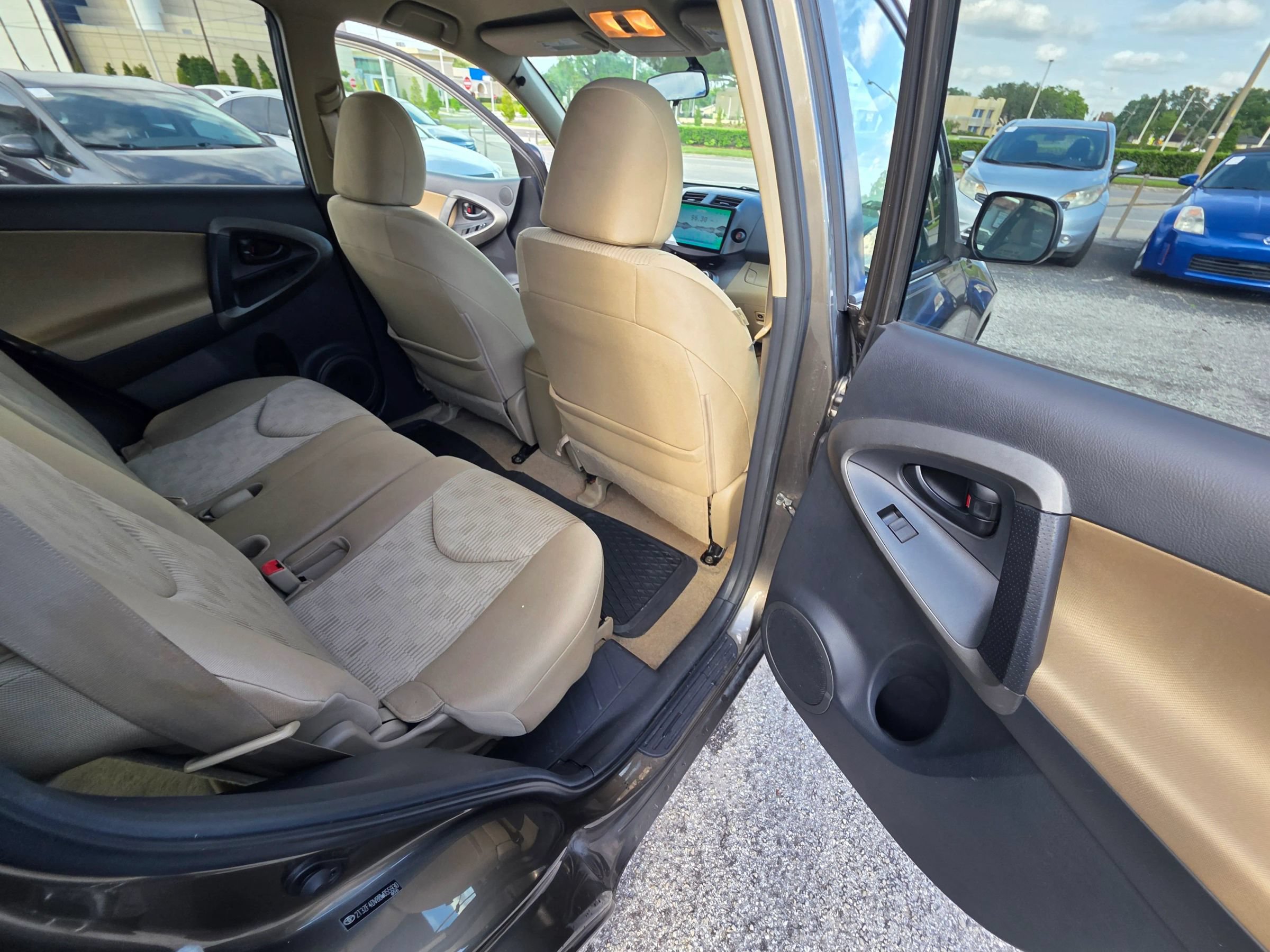Used 2011 Toyota RAV4 2WD w/ Base L4 Extra Value Pkg image 19