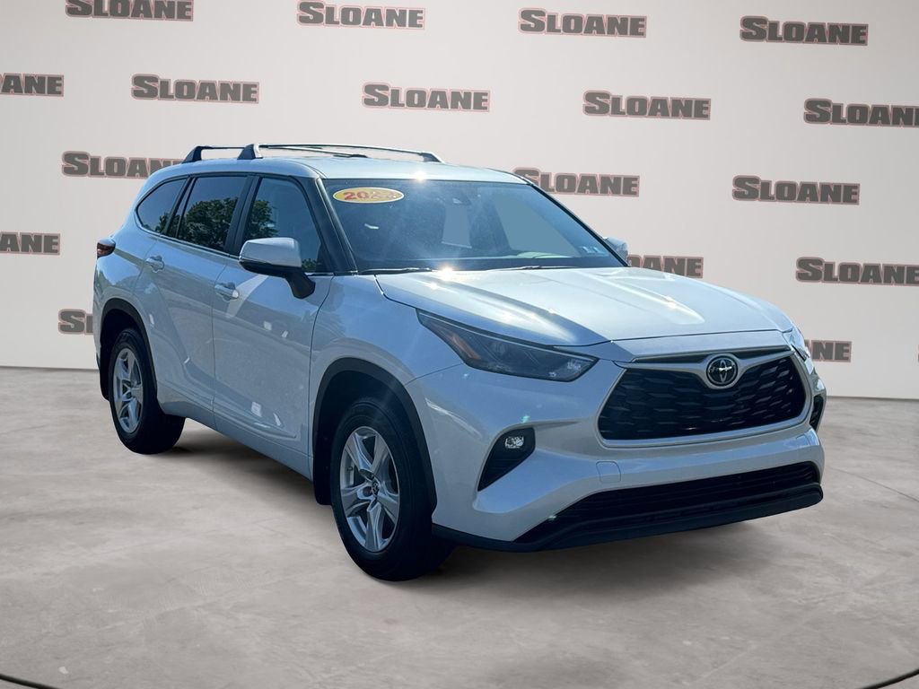 Used 2023 Toyota Highlander LE AWD/4WD image 7