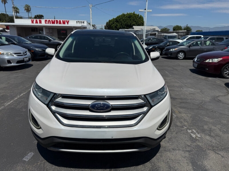 Used 2018 Ford Edge Titanium w/ Equipment Group 301A FWD image 2