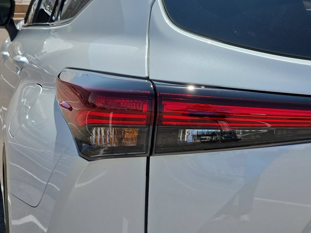 New 2026 Toyota Highlander Platinum AWD/4WD image 10