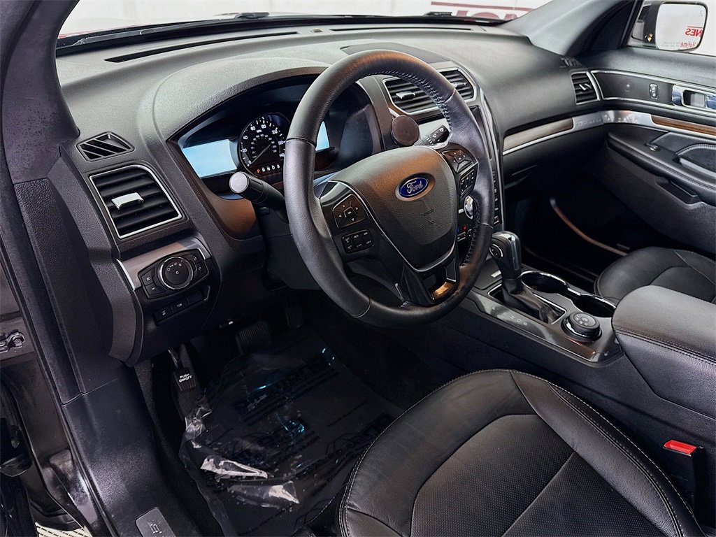 Used 2019 Ford Explorer Limited w/ Class III Trailer Tow Package image 18