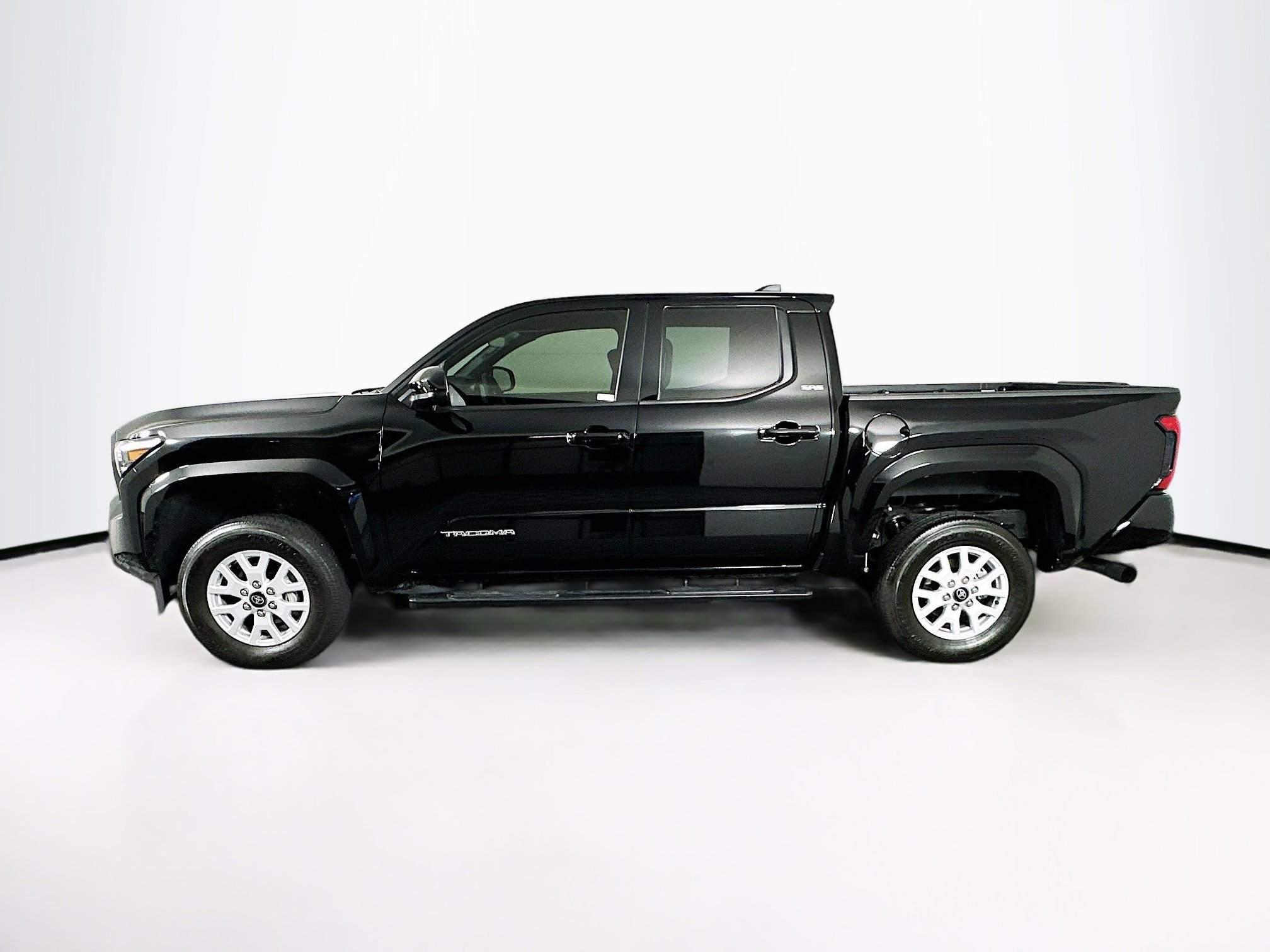 Used 2025 Toyota Tacoma SR5 RWD image 4