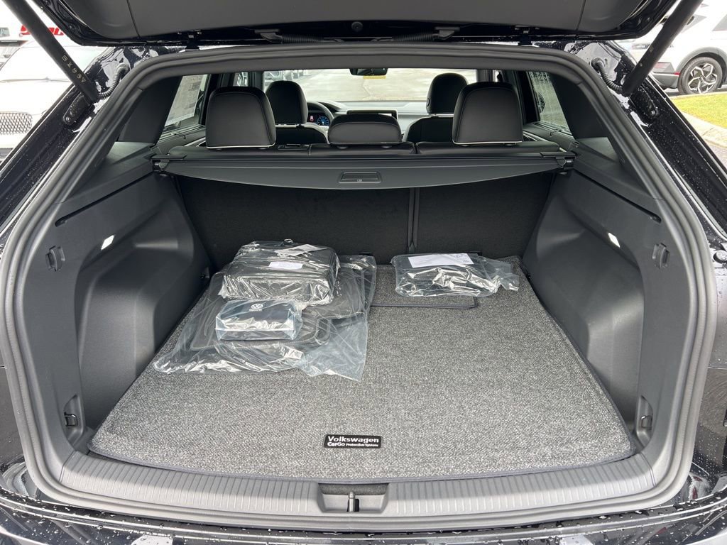 New 2026 Volkswagen Atlas Cross Sport SEL Premium R-Line image 13