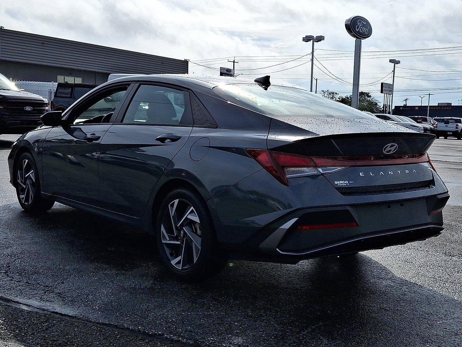 Used 2025 Hyundai Elantra Sport FWD image 6