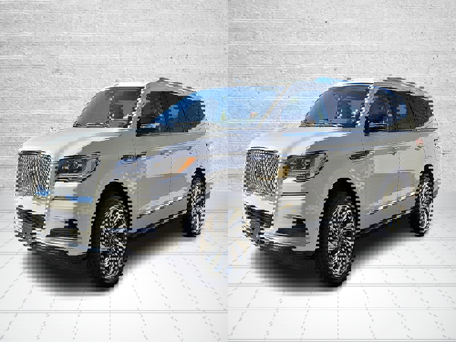 Used 2023 Lincoln Navigator Reserve image 3