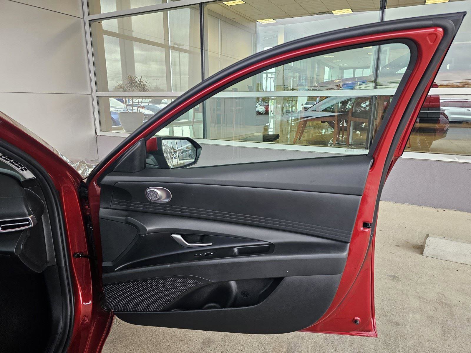 Used 2024 Hyundai Elantra SEL image 21