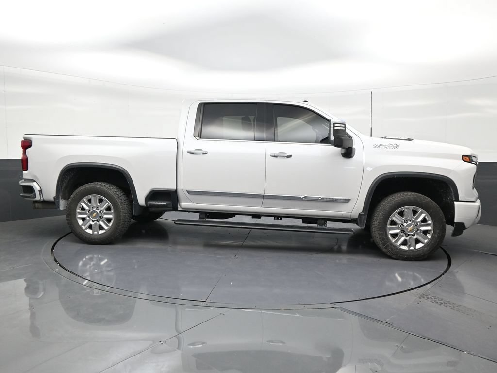 Used 2024 Chevrolet Silverado 3500 High Country w/ High Country Premium Package AWD/4WD image 6