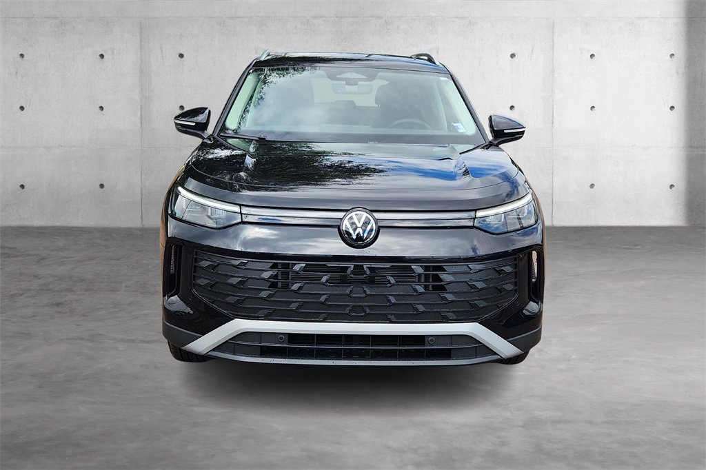 New 2025 Volkswagen Tiguan SE image 19