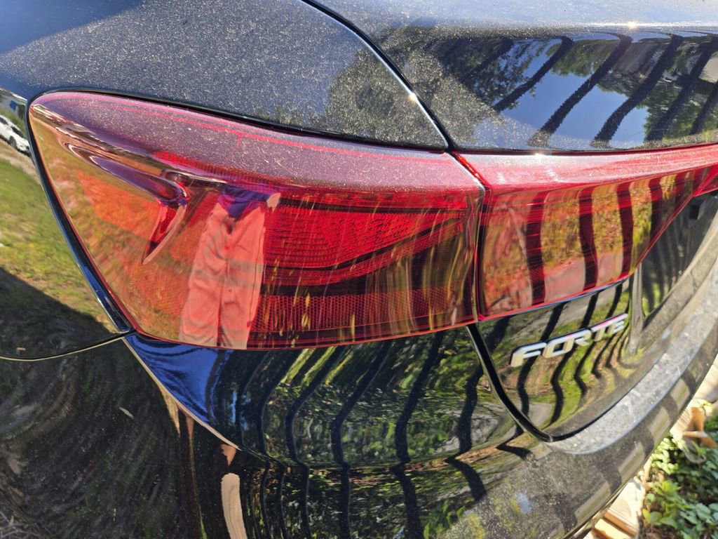 Used 2024 Kia Forte LXS w/ LXS Technology Package FWD image 11