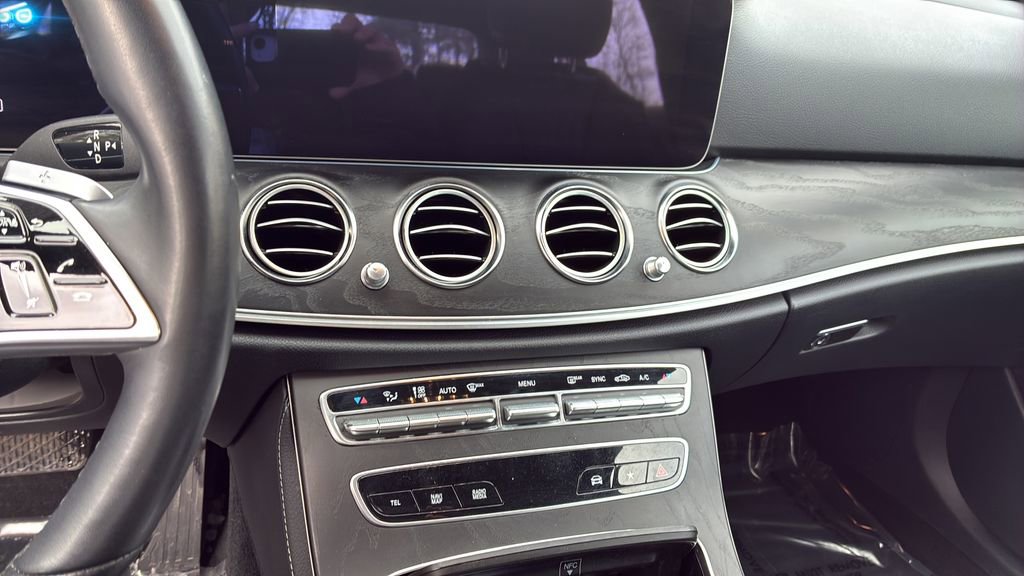 Used 2023 Mercedes-Benz E 350 4MATIC Sedan image 9
