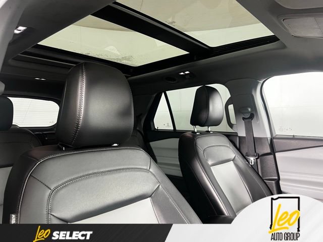 Used 2023 Ford Explorer XLT w/ Equipment Group 202A AWD/4WD image 11