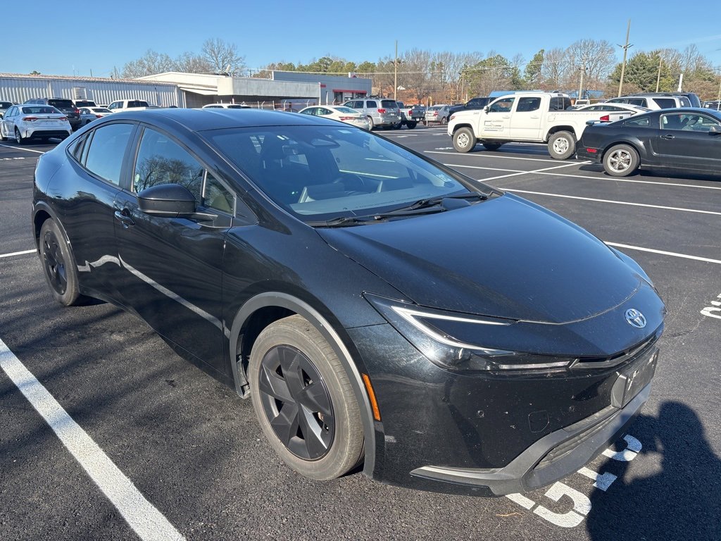 Used 2024 Toyota Prius LE video 1