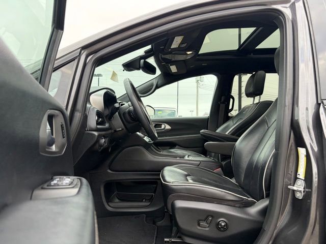 Used 2022 Chrysler Pacifica Limited w/ Uconnect Theater Family Group FWD image 9