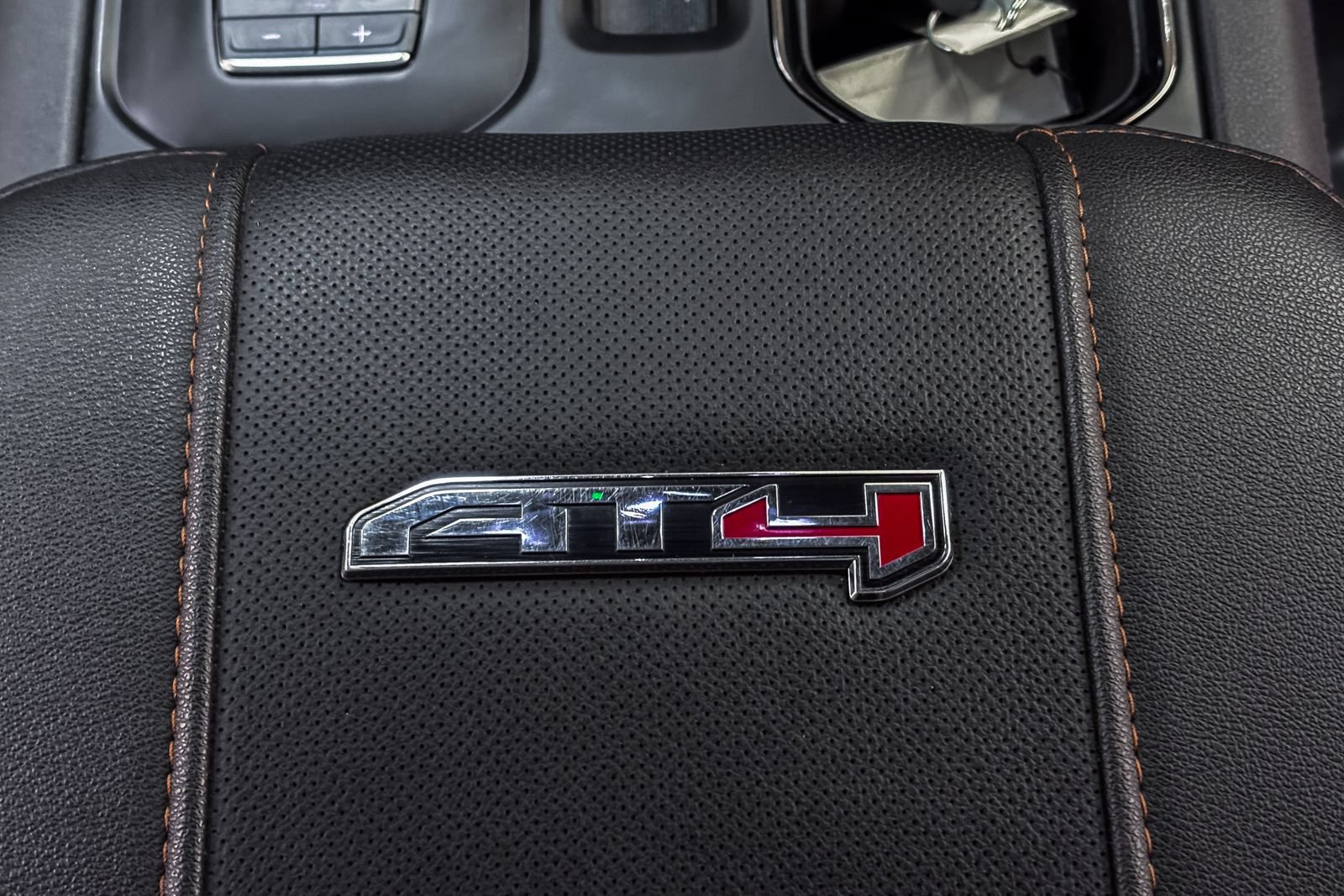 Used 2024 GMC Sierra 2500 AT4 w/ AT4 Premium Plus Package AWD/4WD image 38
