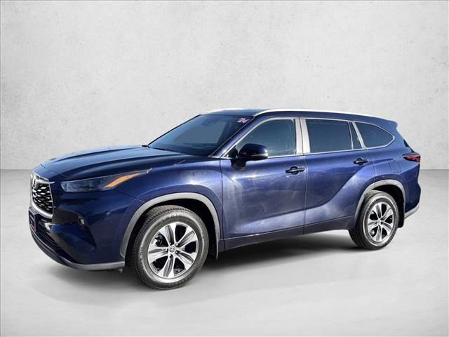Used 2024 Toyota Highlander XLE image 1