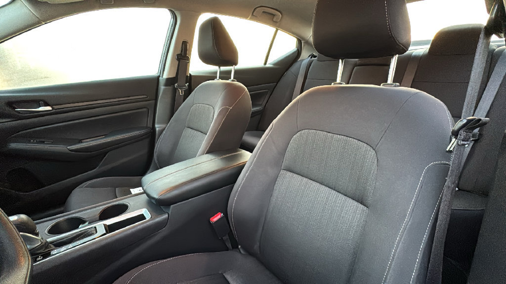 Used 2025 Nissan Altima 2.5 SV FWD image 29