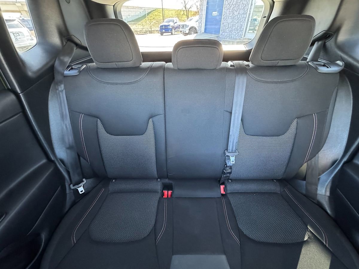 Used 2016 Jeep Renegade 75th Anniversary AWD/4WD image 23