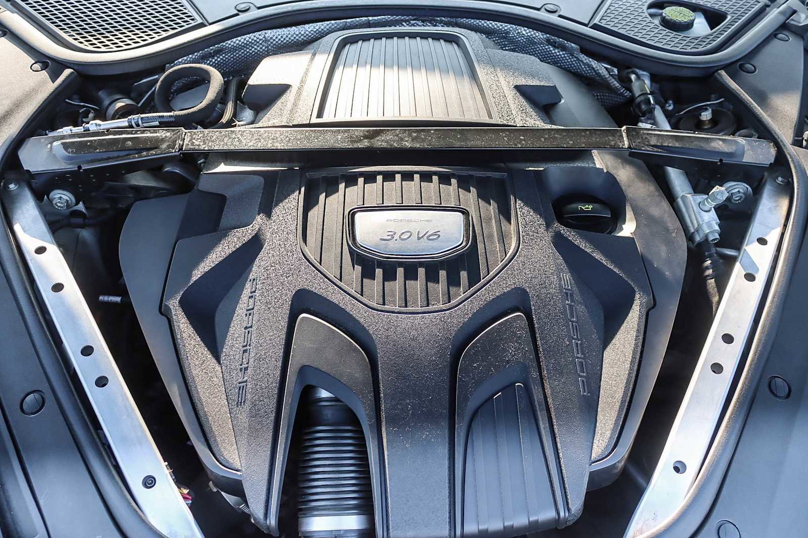 Used 2018 Porsche Panamera 4 image 28