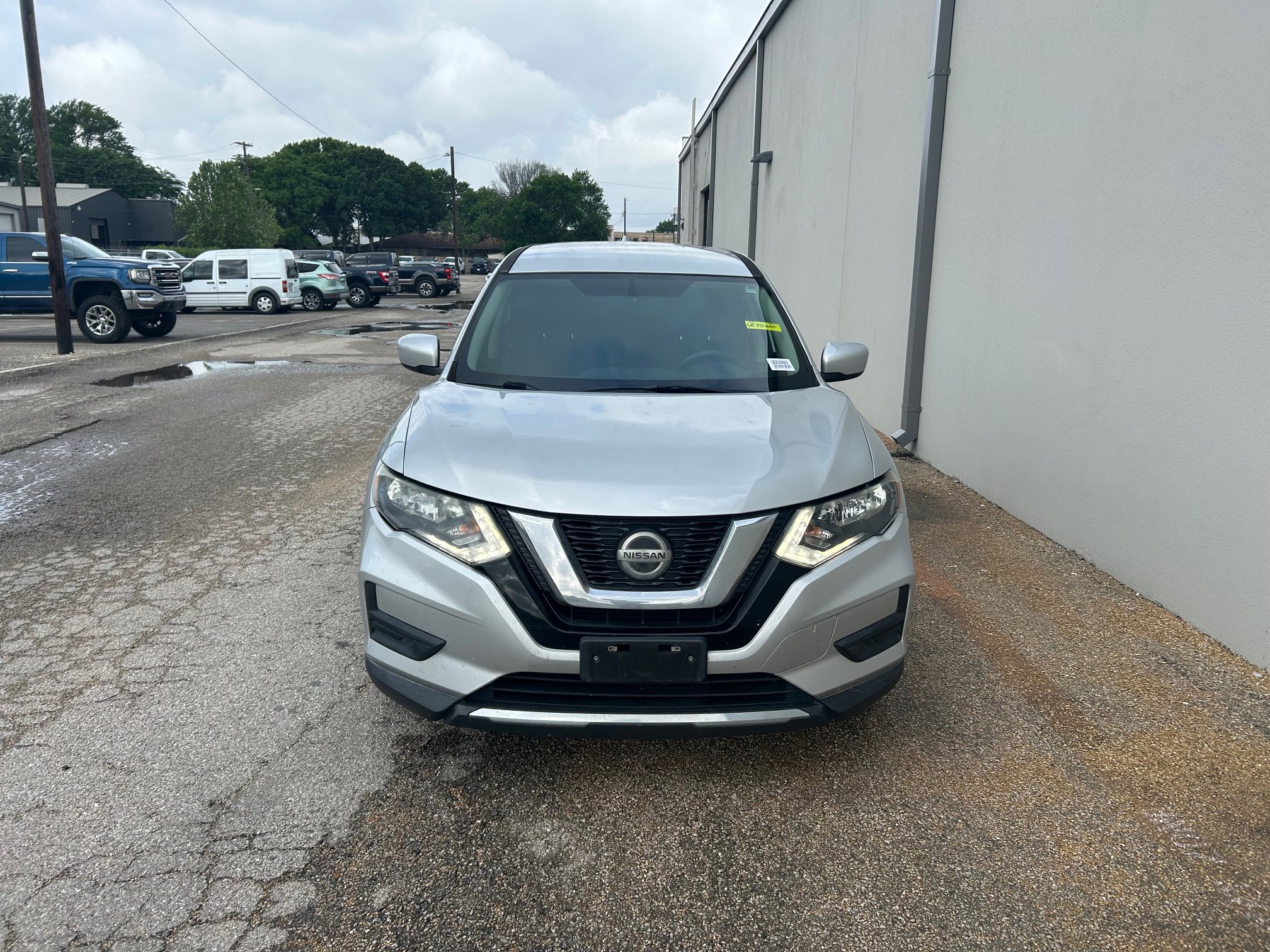Used 2018 Nissan Rogue S image 4
