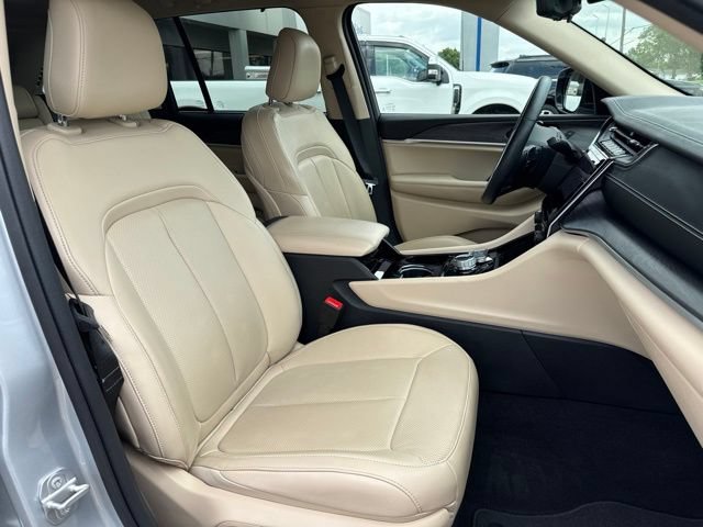 Used 2022 Jeep Grand Cherokee Limited w/ Luxury Tech Group II AWD/4WD image 19