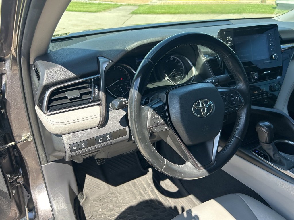Used 2022 Toyota Camry SE image 9