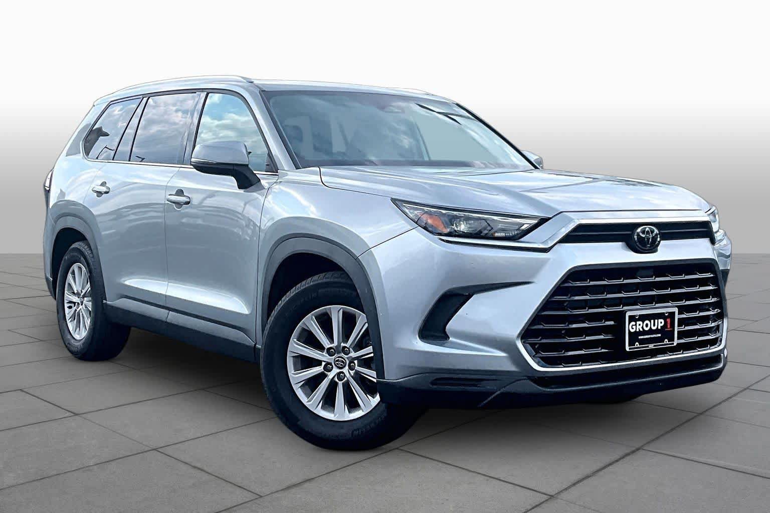 Used 2025 Toyota Grand Highlander AWD image 3