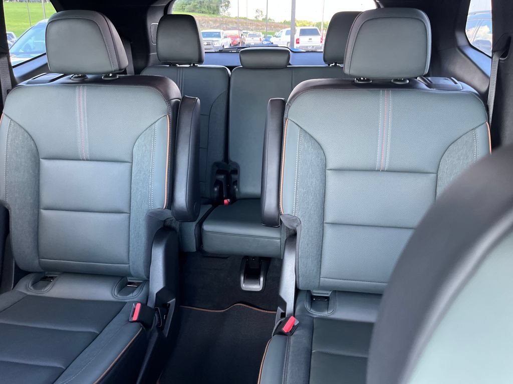 Used 2025 GMC Acadia AT4 AWD/4WD image 13
