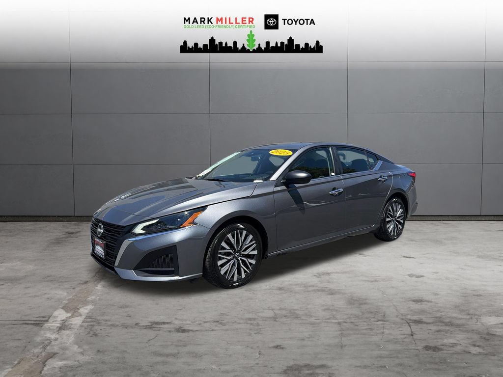 Used 2025 Nissan Altima 2.5 SV FWD image 1