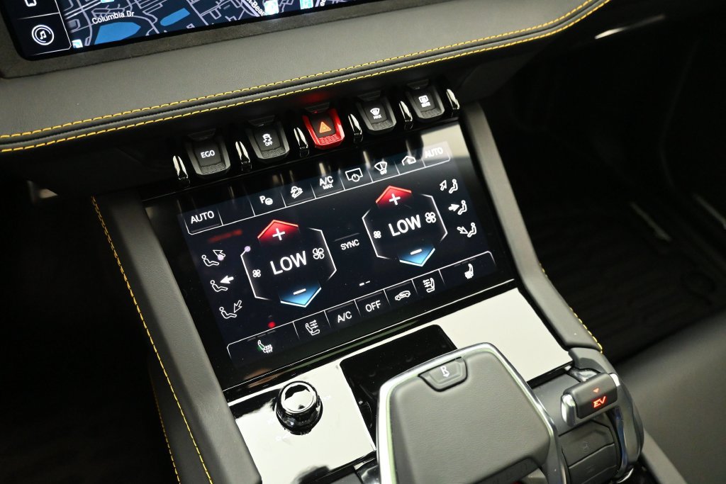 Used 2025 Lamborghini Urus SE AWD/4WD image 23