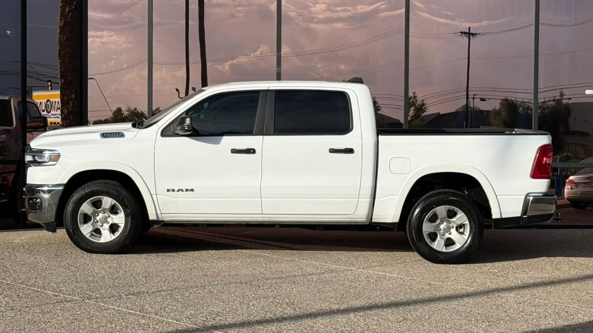 Used 2025 RAM 1500 Big Horn AWD/4WD image 4