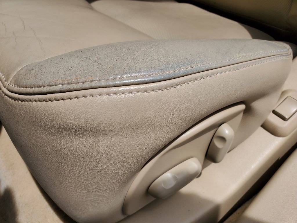 Used 2009 Cadillac SRX 2WD w/ Third Row Seating Package image 16