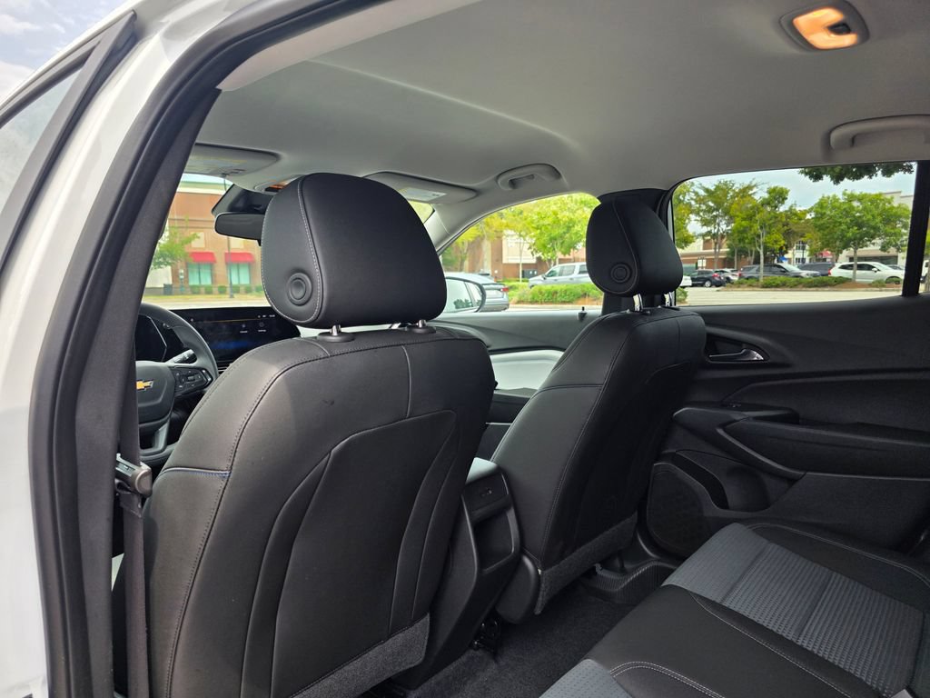 Used 2025 Chevrolet Trax LT FWD image 26