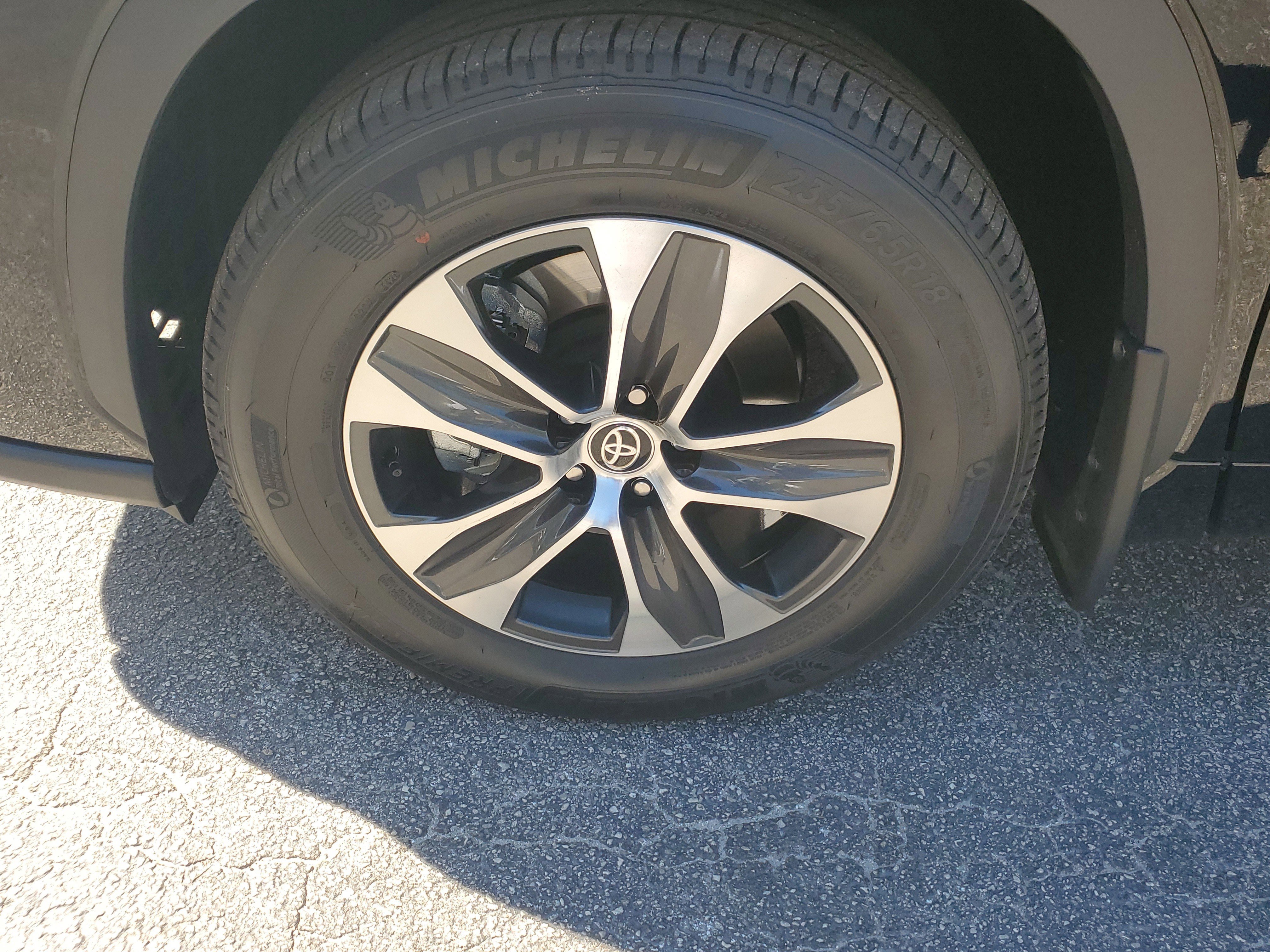 Used 2026 Toyota Highlander XLE image 4