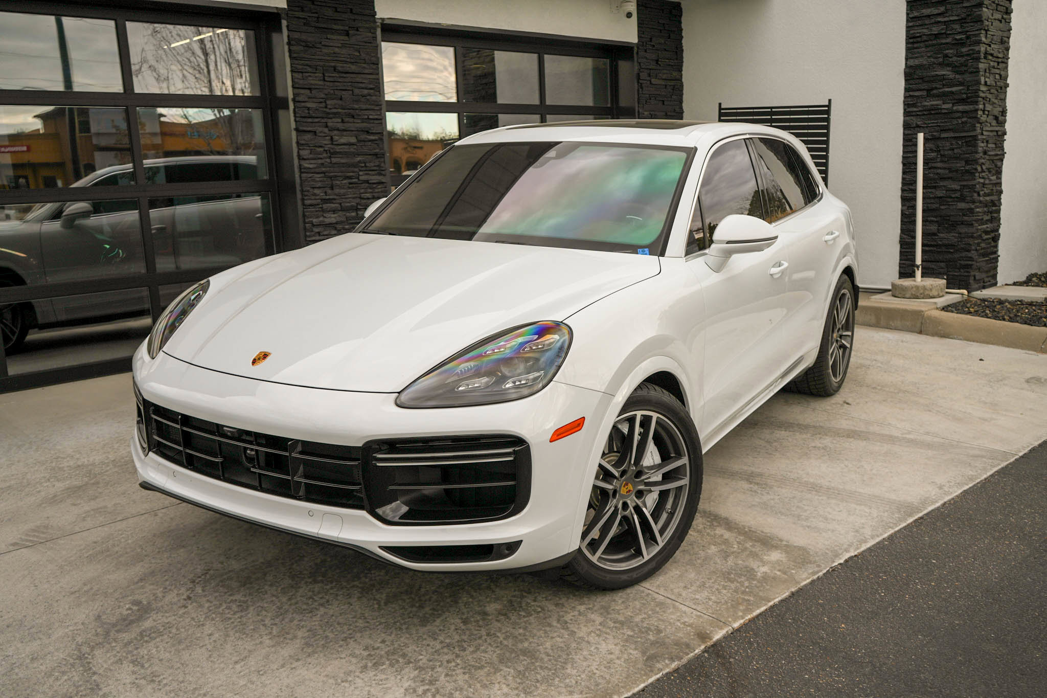 Used 2020 Porsche Cayenne Turbo AWD/4WD image 4