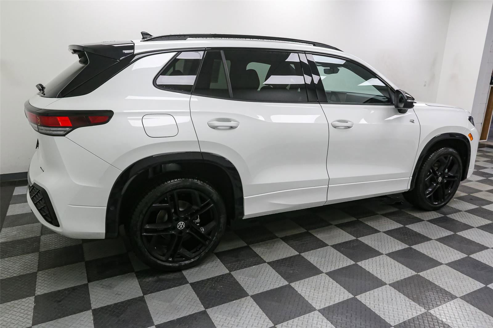 New 2026 Volkswagen Tiguan SE R-Line AWD/4WD image 9