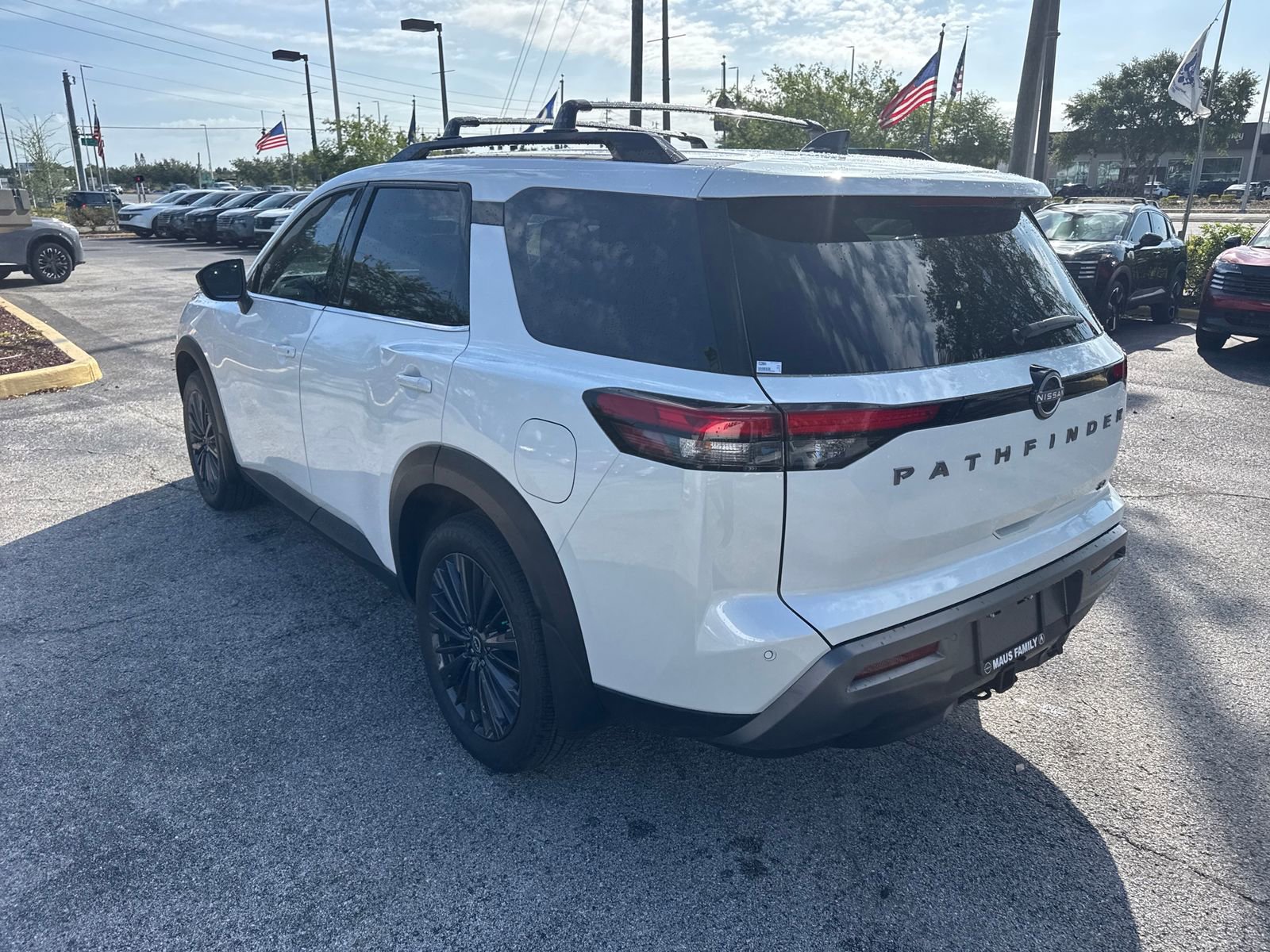 New 2026 Nissan Pathfinder SL FWD image 9
