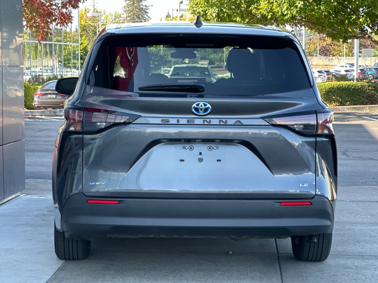 Used 2025 Toyota Sienna LE FWD image 5