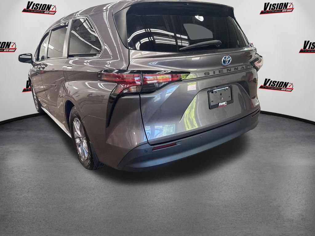 Used 2021 Toyota Sienna XLE FWD image 7