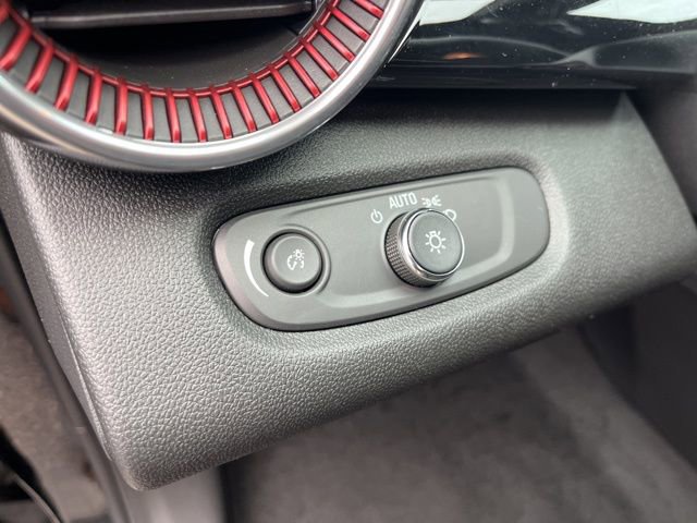 Used 2025 Chevrolet Trax RS w/ Sunroof Package image 14