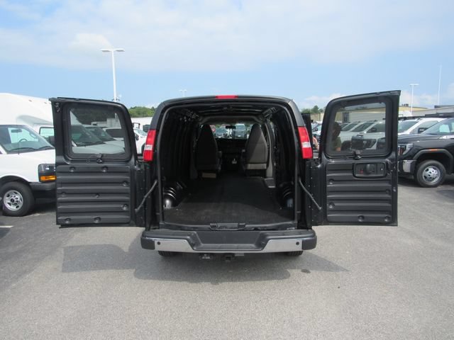 Used 2025 GMC Savana 3500 Extended w/ Driver Convenience Package RWD image 18