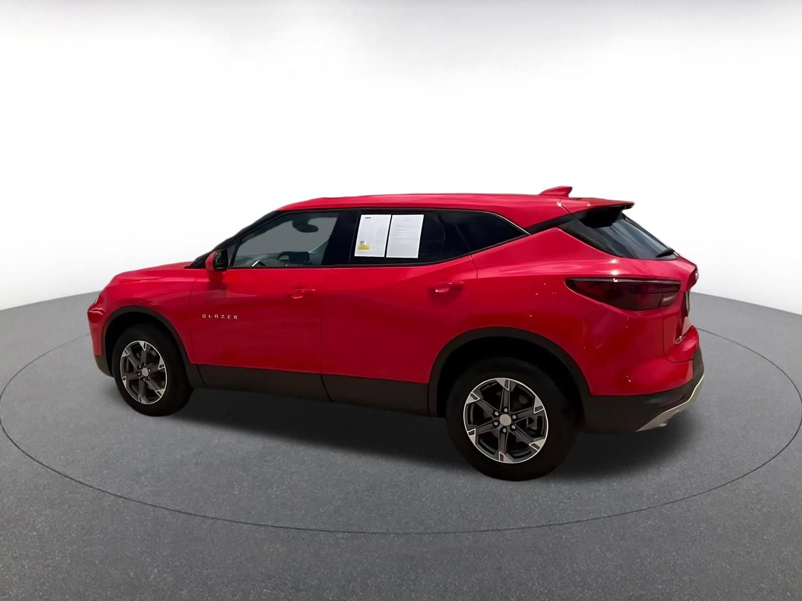 Used 2025 Chevrolet Blazer LT FWD image 9