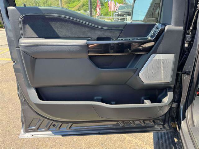 Used 2025 Ford F150 Lightning Platinum AWD/4WD image 18