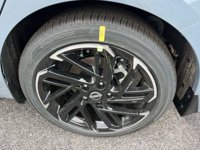 New 2026 Nissan Sentra SR w/ SR Premium Package FWD image 11