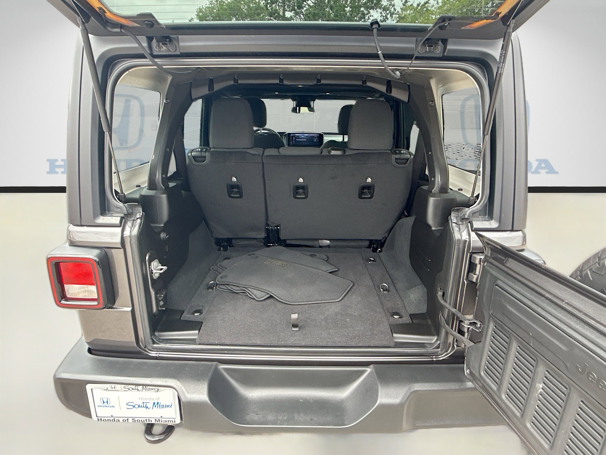 Used 2024 Jeep Wrangler Sport S image 26